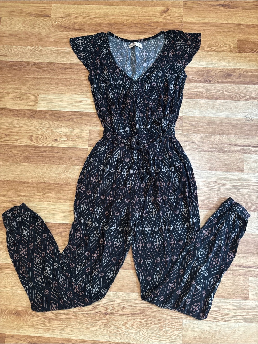 Hollister Patterned Jumpsuit with Tie Waist and Cuffed Bottoms